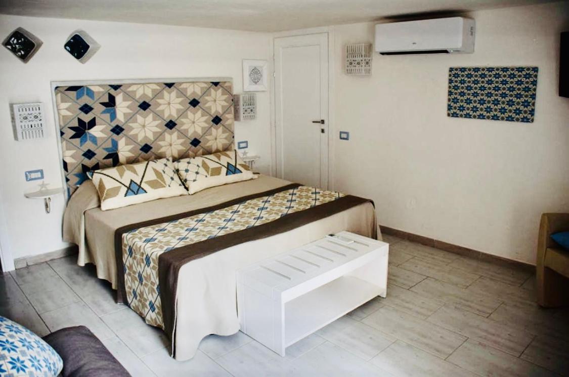 Rooms Apartaments Santa Teresa Capo Testa Eksteriør bilde