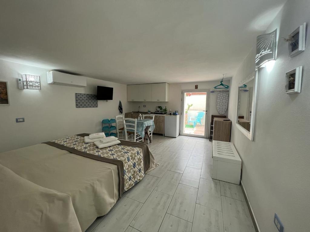Rooms Apartaments Santa Teresa Capo Testa Eksteriør bilde