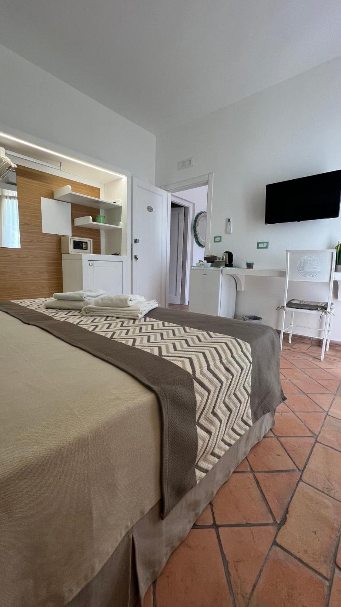 Rooms Apartaments Santa Teresa Capo Testa Eksteriør bilde