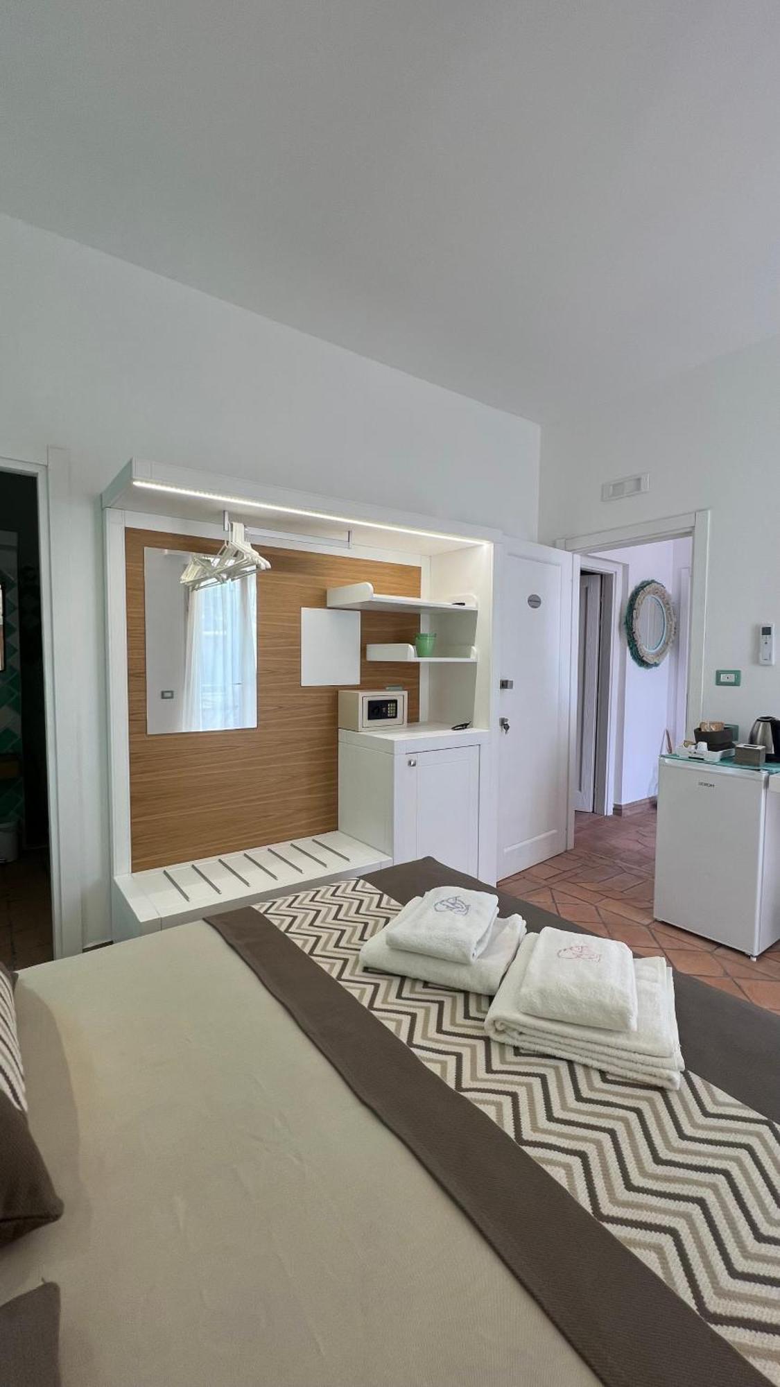 Rooms Apartaments Santa Teresa Capo Testa Eksteriør bilde